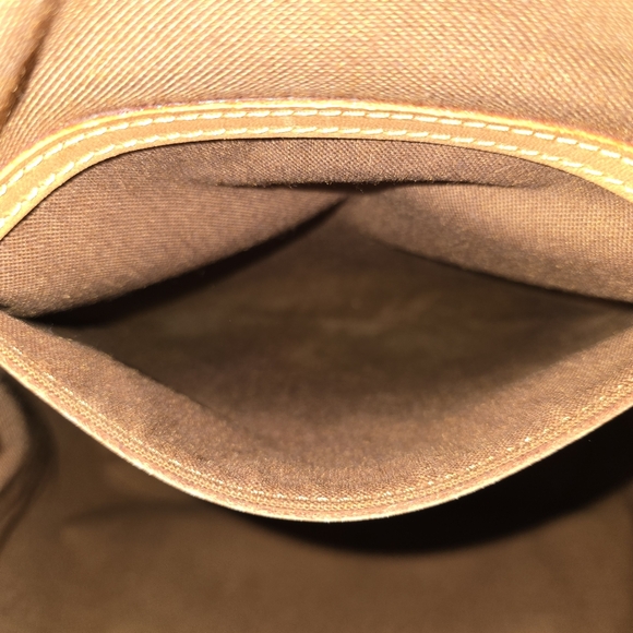 Louis Vuitton Brown Backpack with Monogram Pattern and Leather Trim - Picture 8 of 8